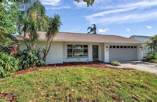 2873 Sarah Dr in Clearwater, FL - Building Photo