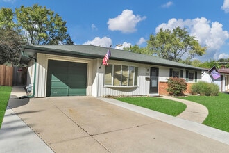 904 Woodland Dr in Wheeling, IL - Building Photo - Building Photo