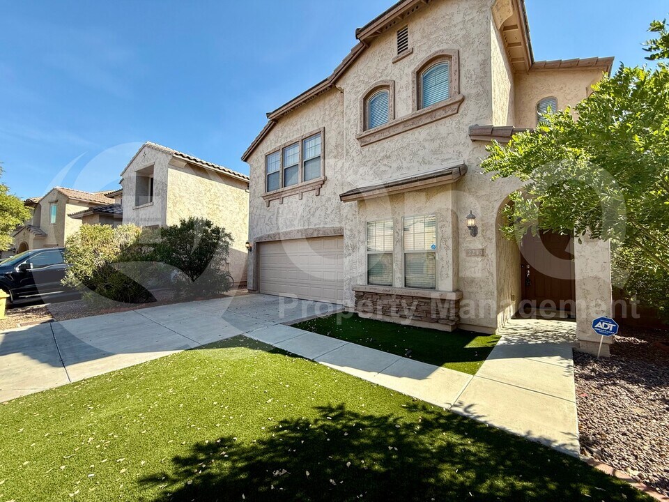2213 W Marconi Ave in Phoenix, AZ - Foto de edificio