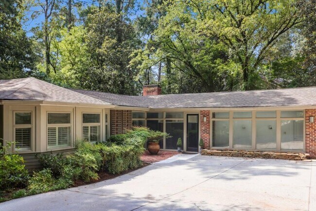 572 Hillside Dr NW in Atlanta, GA - Building Photo - Building Photo