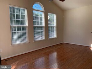 8379 Academy Rd in Ellicott City, MD - Foto de edificio - Building Photo