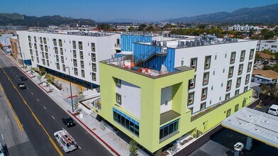 CC Tan Center in Glendale, CA - Foto de edificio - Building Photo