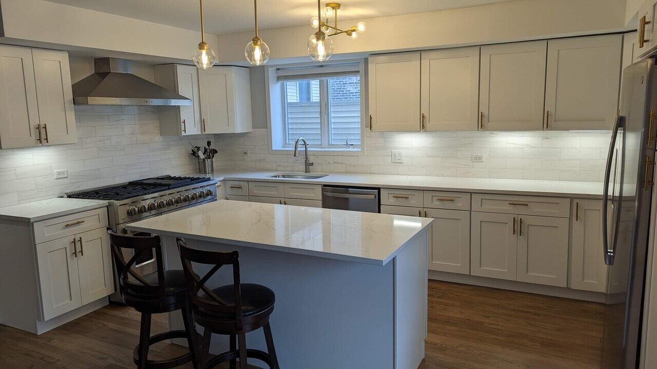 1823-2 N Clybourn Ave, Unit Clybourn Duplex Up in Chicago, IL - Building Photo