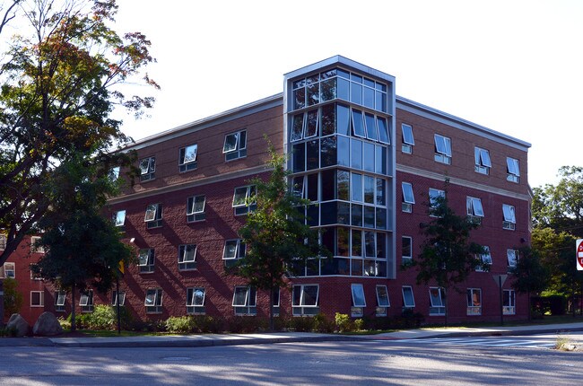 Pope Hall Bridgewater State College in Bridgewater, MA - Foto de edificio - Building Photo