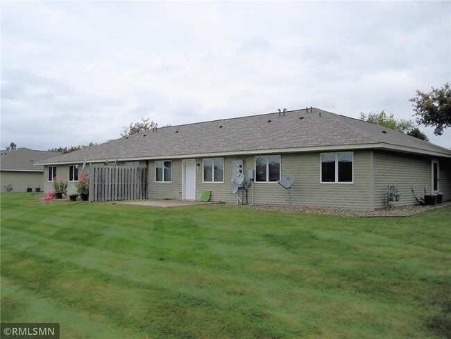 626 W 8th St in New Richmond, WI - Building Photo - Building Photo