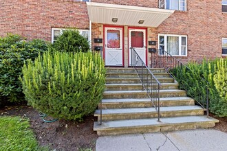 58 Aldrich Rd in Watertown, MA - Building Photo - Building Photo