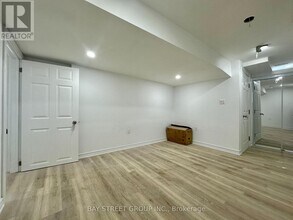 6 Creekwood Dr in Toronto, ON - Building Photo - Building Photo