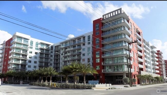 7875 NW 107th Ave in Doral, FL - Building Photo - Building Photo