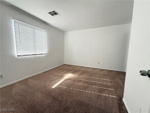 2113 Velvet Hill Ave in Las Vegas, NV - Building Photo - Building Photo