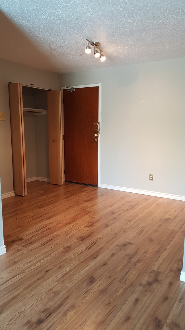730 Kenaston Blvd in Winnipeg, MB - Building Photo - Building Photo