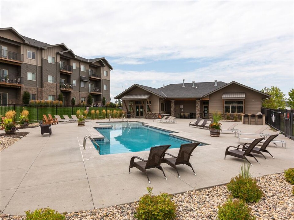 Avenue 204 in Gretna, NE - Building Photo