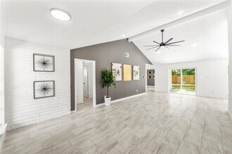 10530 Tenneco Dr in Houston, TX - Building Photo - Building Photo