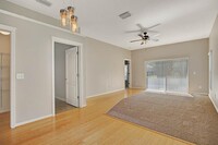 6165 Skylarkcrest Dr in Lithia, FL - Building Photo - Building Photo