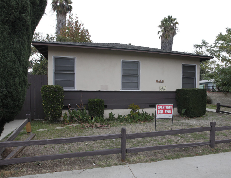 12321 Burbank Blvd in Valley Village, CA - Building Photo