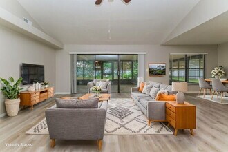 15706 Crying Wind Dr in Tampa, FL - Building Photo - Building Photo