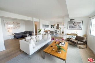 838 N Doheny Dr in West Hollywood, CA - Building Photo - Building Photo