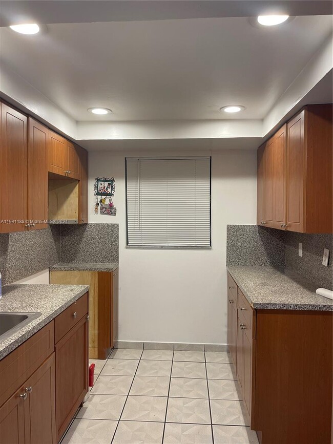 2744 W 60th St, Unit 51 in Hialeah, FL - Building Photo - Building Photo
