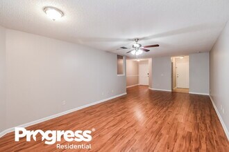 4030 Laurelwood Dr in Jacksonville, FL - Foto de edificio - Building Photo