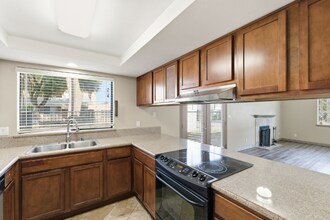 7675 N First St in Fresno, CA - Building Photo - Building Photo