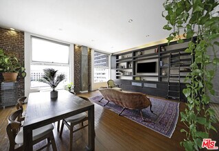 257 S Spring St in Los Angeles, CA - Building Photo - Building Photo