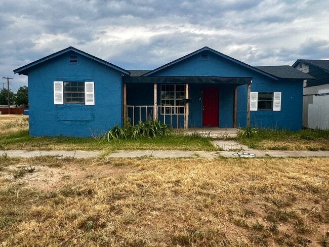 property at 220 N 6th St