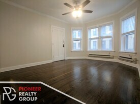 3814 N Greenview Ave, Unit 3821-2E in Chicago, IL - Building Photo