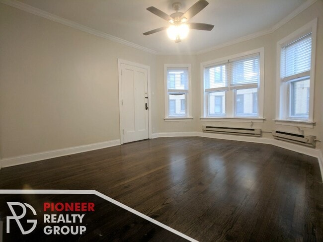 3814 N Greenview Ave, Unit 3821-2E