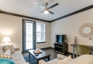 2210 W Dallas St in Houston, TX - Building Photo - Building Photo