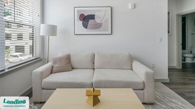 91 Jensen Dr, Unit 5219 in Houston, TX - Building Photo - Building Photo