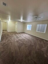 755 E 76th St in Los Angeles, CA - Foto de edificio - Building Photo