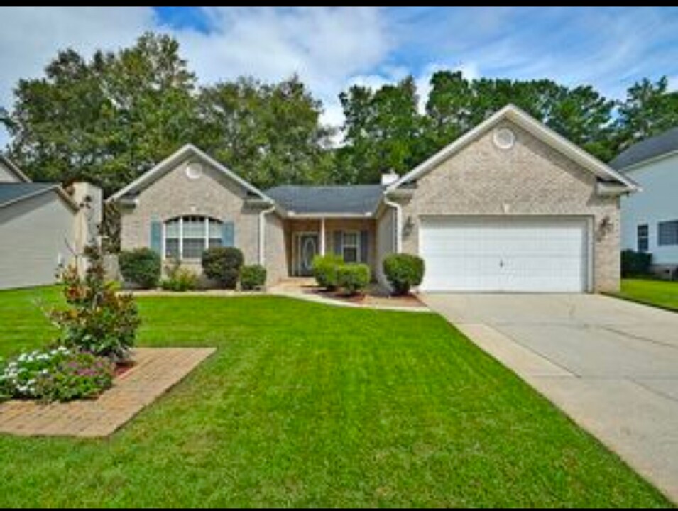 216 N Pembroke Dr in Goose Creek, SC - Building Photo
