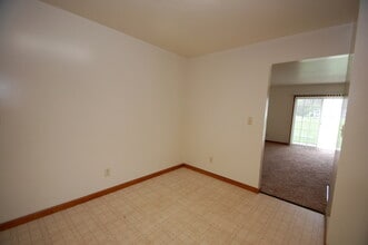 206 Tanglewood Dr in Goshen, IN - Building Photo - Building Photo