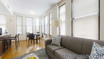 8 Winter Pl in Boston, MA - Building Photo