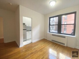 EAST 55 STREET in New York, NY - Building Photo