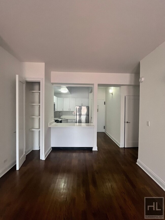 235 W 22nd St in New York, NY - Building Photo - Building Photo