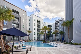 The Accolade Collegiate Village West in Orlando, FL - Building Photo - Building Photo