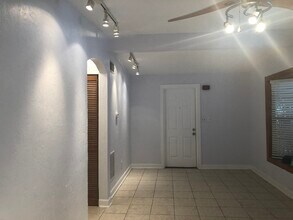 122 19th Ave N in St. Petersburg, FL - Foto de edificio - Building Photo
