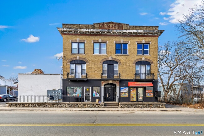 property at 1472 Baldwin St