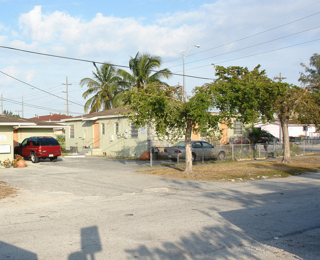 2076-2080 E 7th Ave in Hialeah, FL - Building Photo - Building Photo