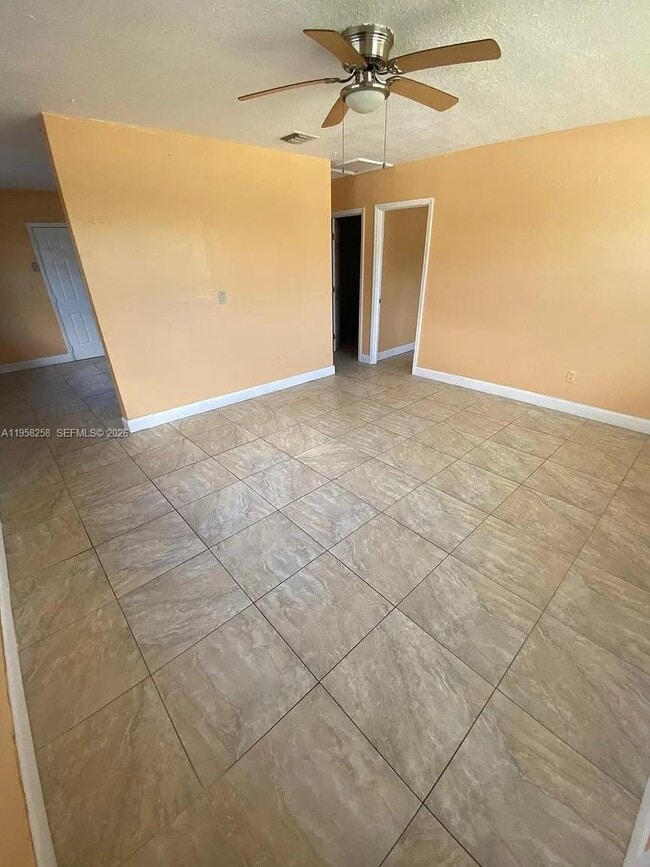 43 NW 183rd Terrace in Miami Gardens, FL - Building Photo - Building Photo