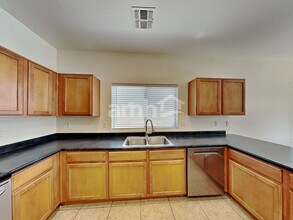 10121 W Luxton Ln in Tolleson, AZ - Foto de edificio - Building Photo