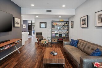 825 Kings Rd, Unit 4 in West Hollywood, CA - Building Photo - Building Photo