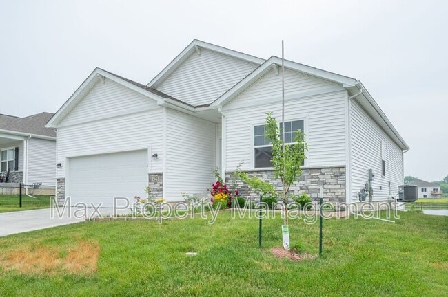 property at 425 SE Willow Run Ln