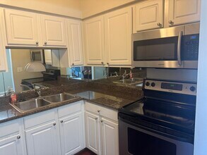 1870 Axtell Dr in Troy, MI - Building Photo - Building Photo