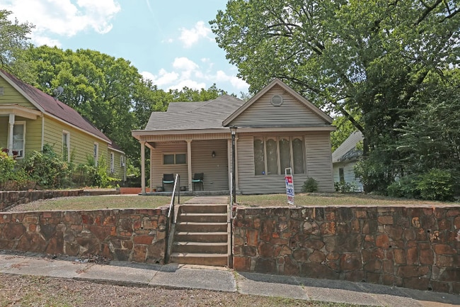 property at 102 S Schiller St