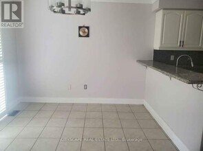 34 Dunure Crescent in Brampton, ON - Building Photo - Building Photo