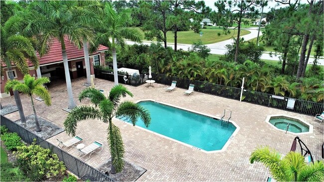 24399 Baltic Avenue-Unit -302 in Punta Gorda, FL - Foto de edificio - Building Photo