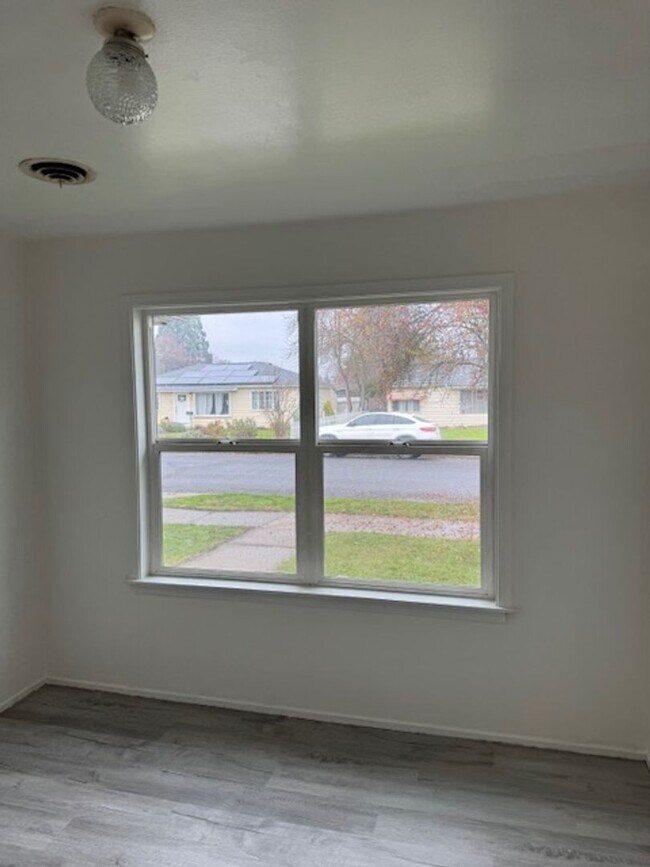 937 Winchester Ave in Medford, OR - Building Photo - Building Photo