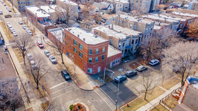 3301 W Evergreen Ave in Chicago, IL - Foto de edificio - Building Photo
