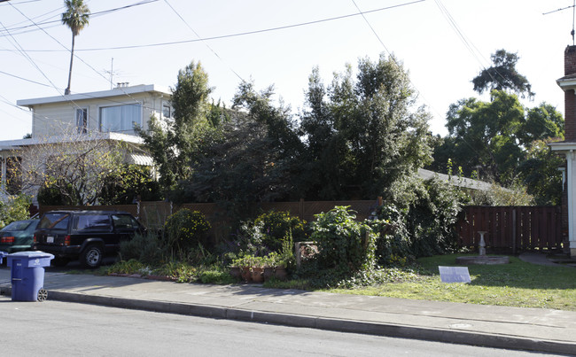 331 Dutton Ave in San Leandro, CA - Building Photo - Building Photo